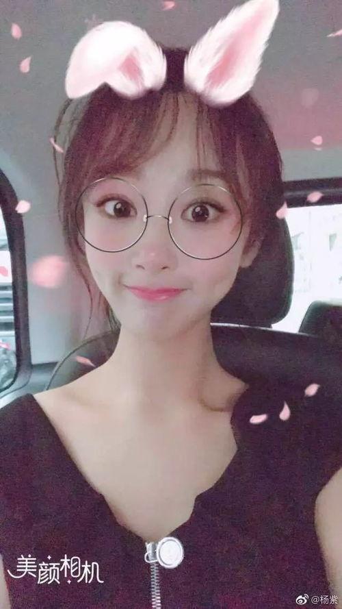 娱乐吃瓜自拍,明星吃瓜自拍背后的故事  第3张 娱乐吃瓜自拍,明星吃瓜自拍背后的故事  第3张